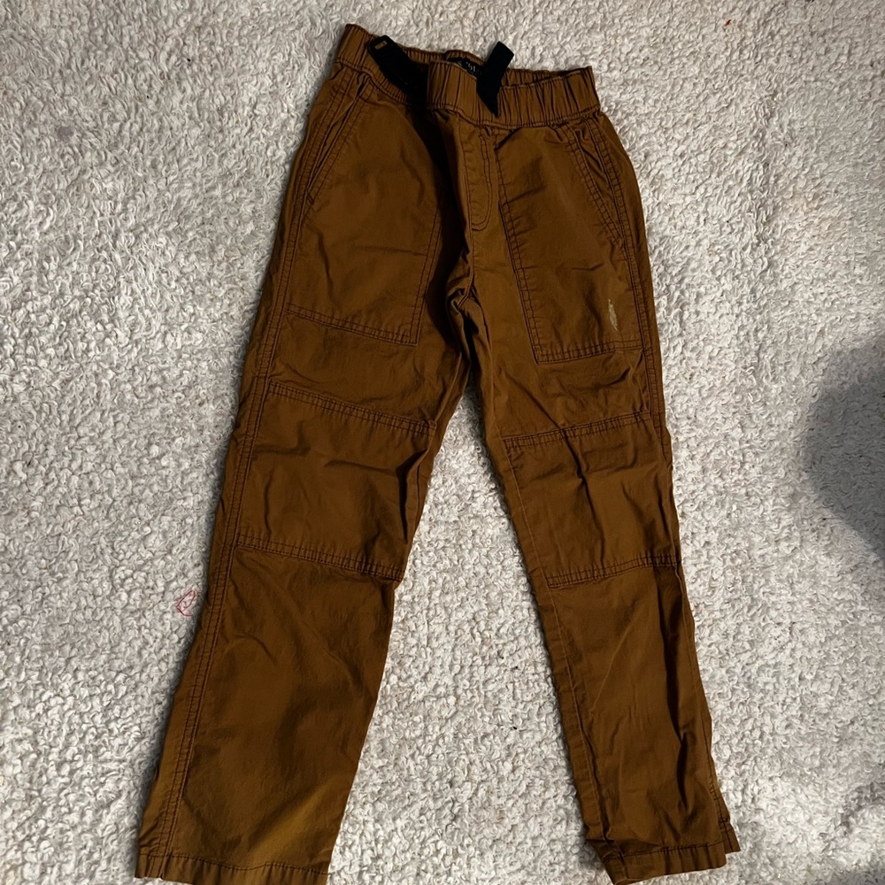 boys tan cargo pants. size 6/7.